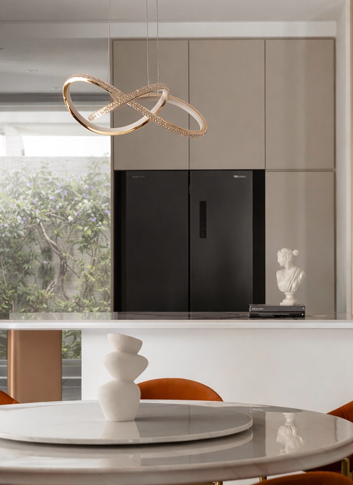 LEEGEANA 42 | The Roof Studio